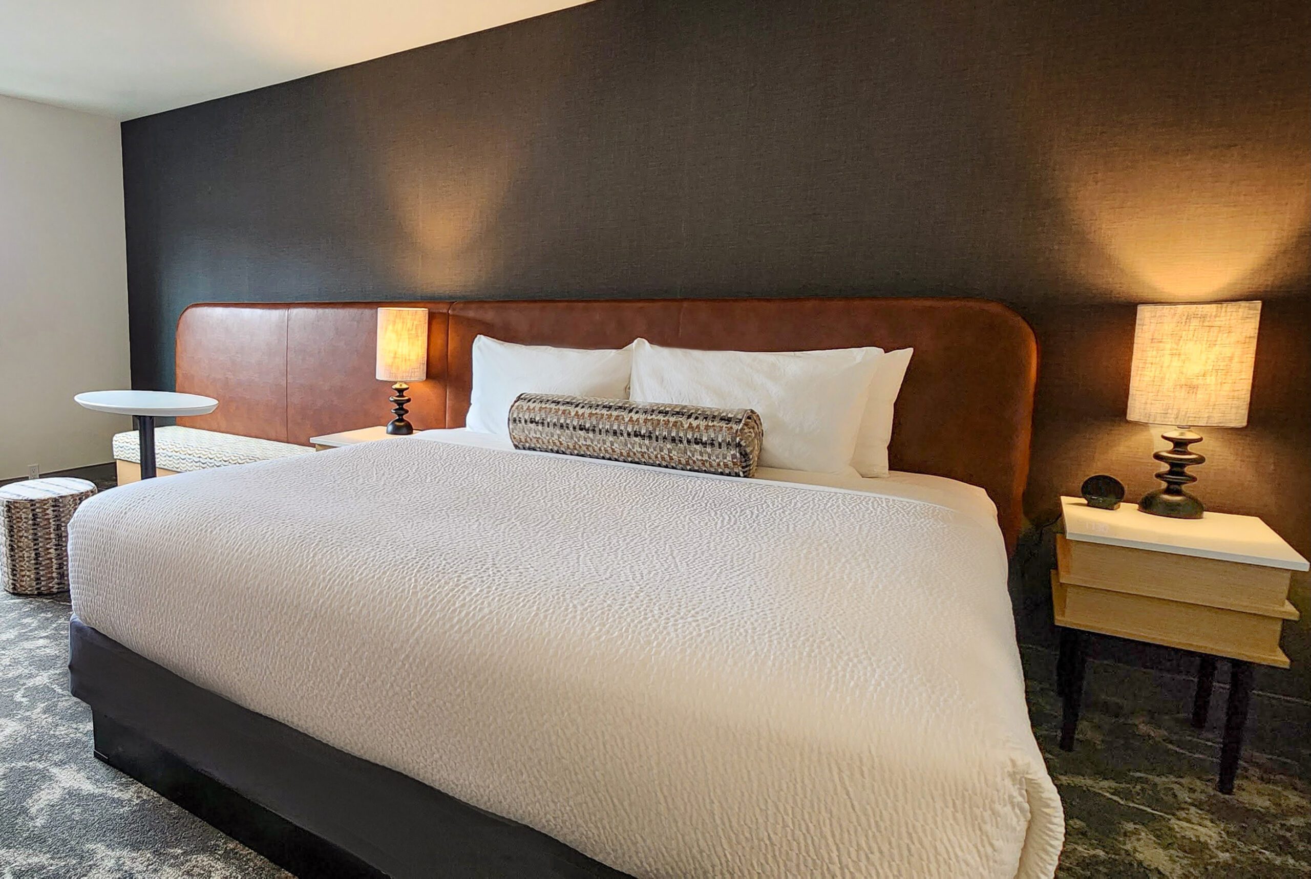 King Deluxe Studio at Hotel Rayland, OR